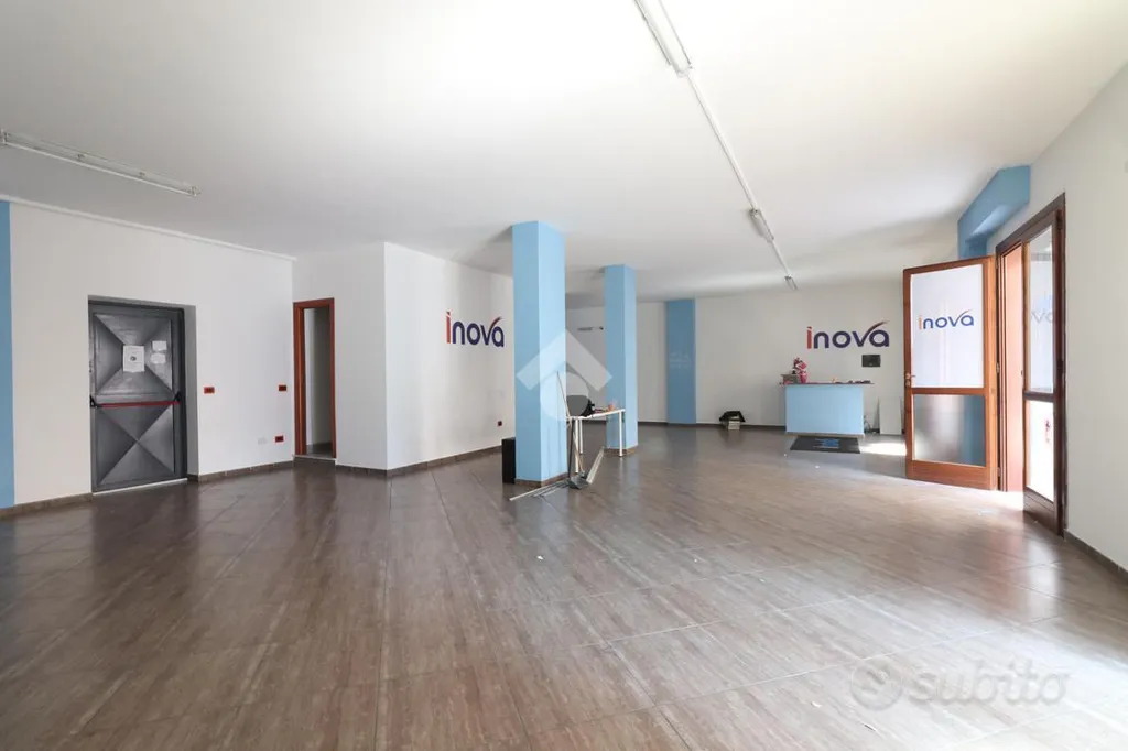Toad - Office Space with Street Access in Teverola