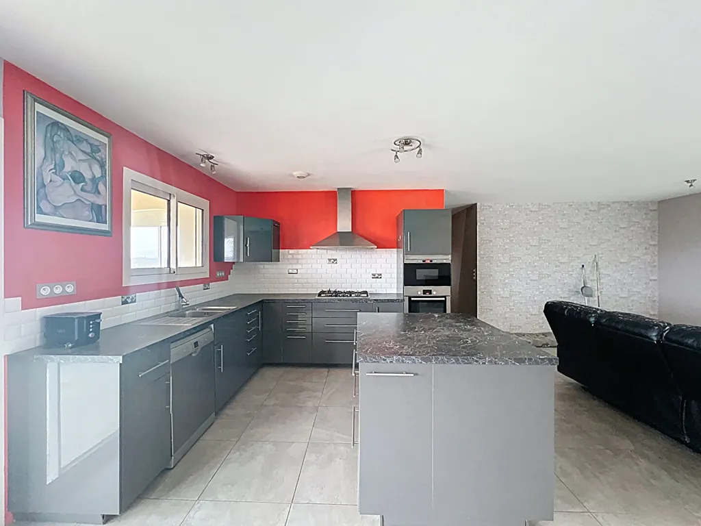 Cuisine - Maison Contemporaine avec Piscine à Ledat
