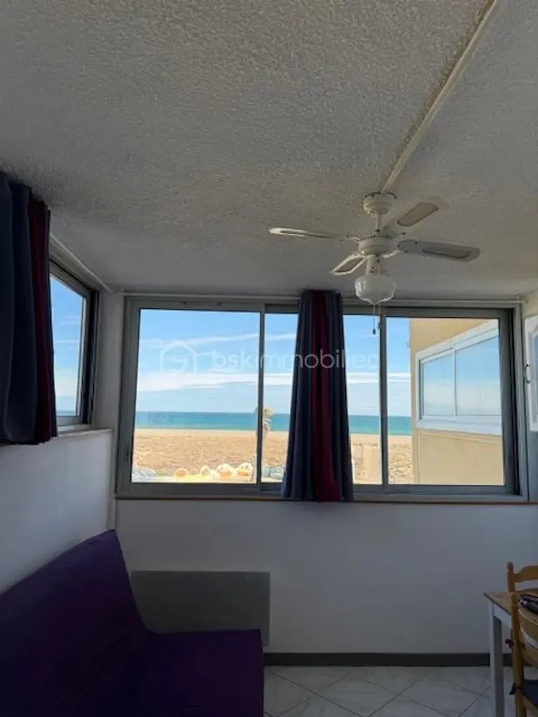Séjour - Appartement de rez-de-jardin avec vue mer à Leucate