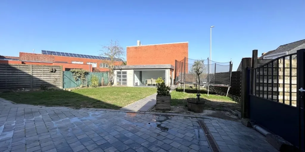 Jardin - Vaste Hoekwoning avec Terrasse et Jardin à Passendale