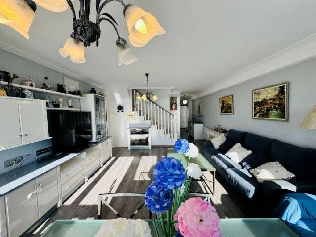 Elutuba - Penthouse with Pool in Torrevieja