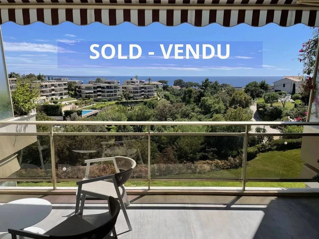 Balcon - Appartement Moderne avec Vue Mer à Cannes