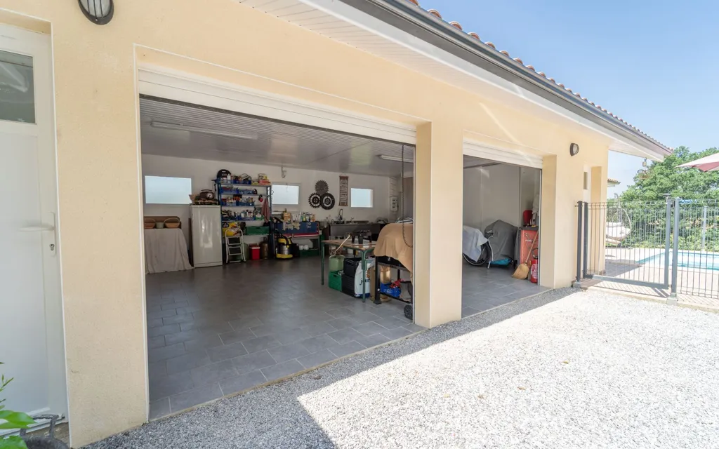 Garaaž - House with Pool and Garden in Buanes