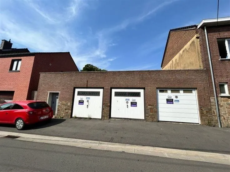 Esterno - 3-Garage Plot in Quiet Street
