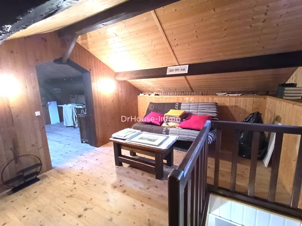 Pièces - Maison Indépendante avec Grand Terrain à Proximité