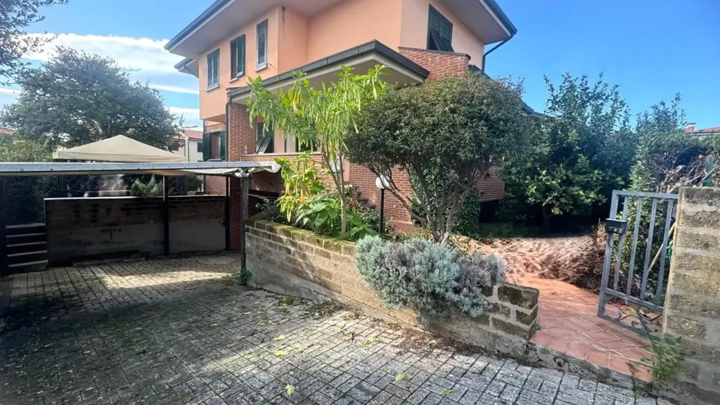 Välivaade - Terraced Villa with Private Garden in Cecina