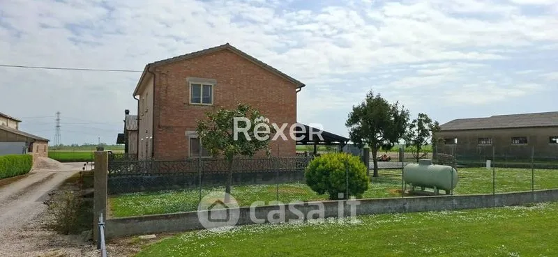 Välivaade - Independent House with Workshop in Taglio di Po