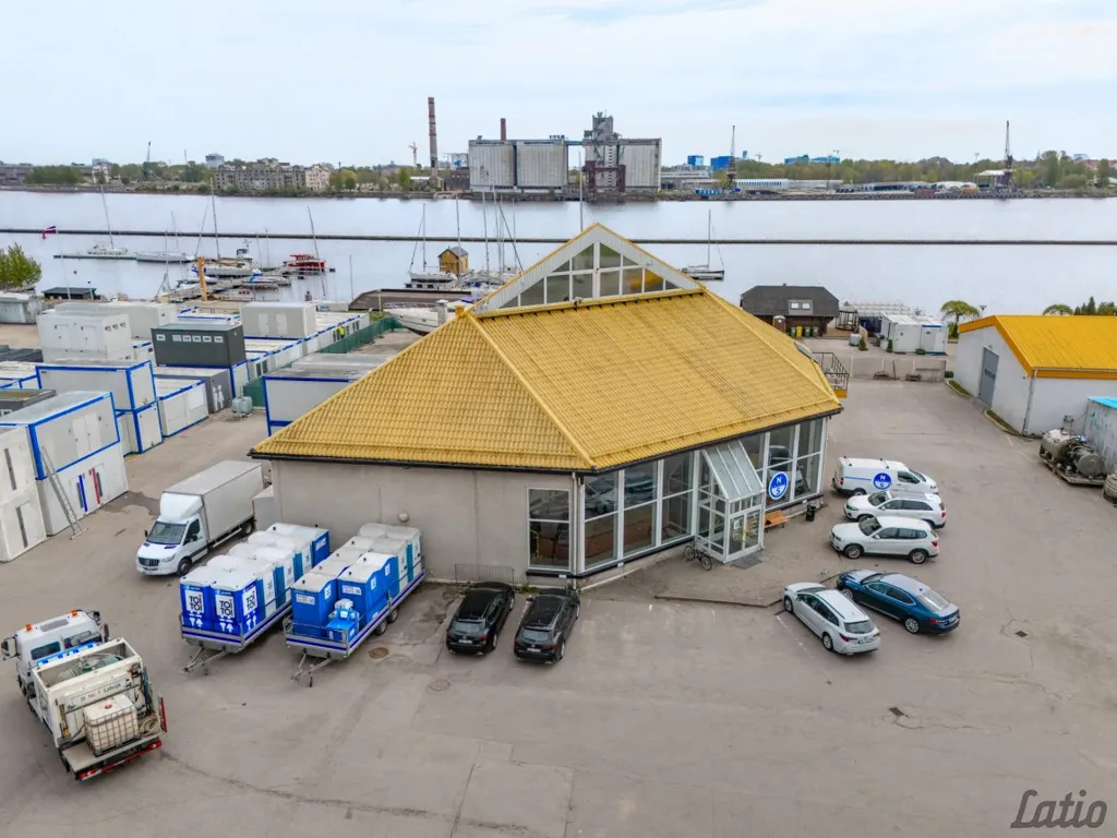 Õhuvaade - Commercial Space with Extensive Asfaltēta Area in Riga