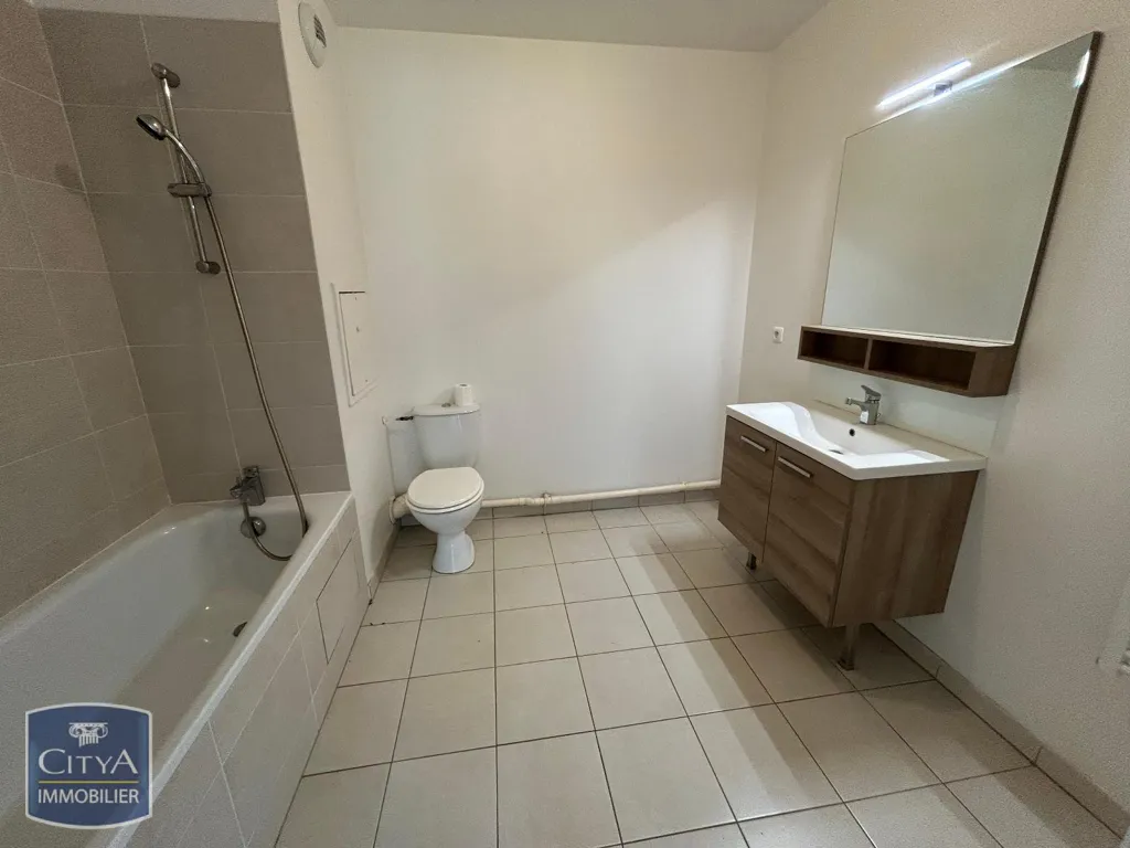 Salles de bain - Appartement T2 avec Ascenseur à Bondoufle