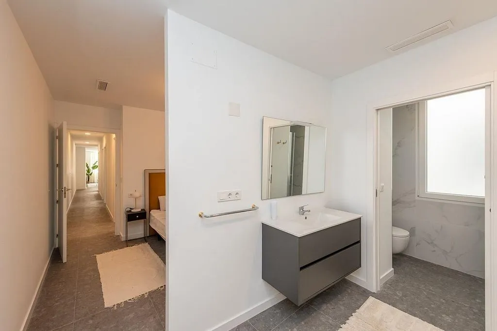 Vannitoad - Contemporary Flat with South View in Ensanche