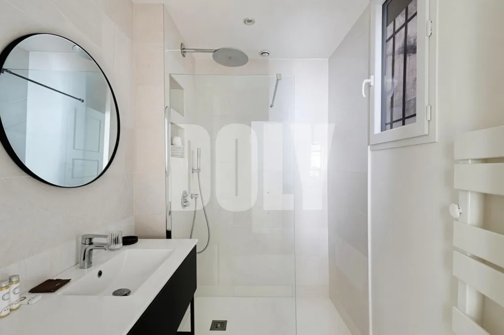 Salles de bain - Appartement Lumineux en Exclusivité, Enfants Rouges, Paris