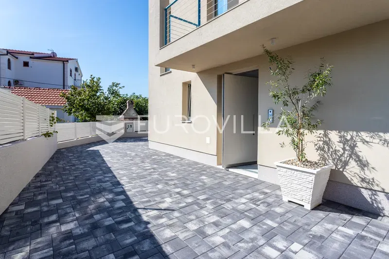 Jardin - Modern Semi-Detached House with Pool near Trogir