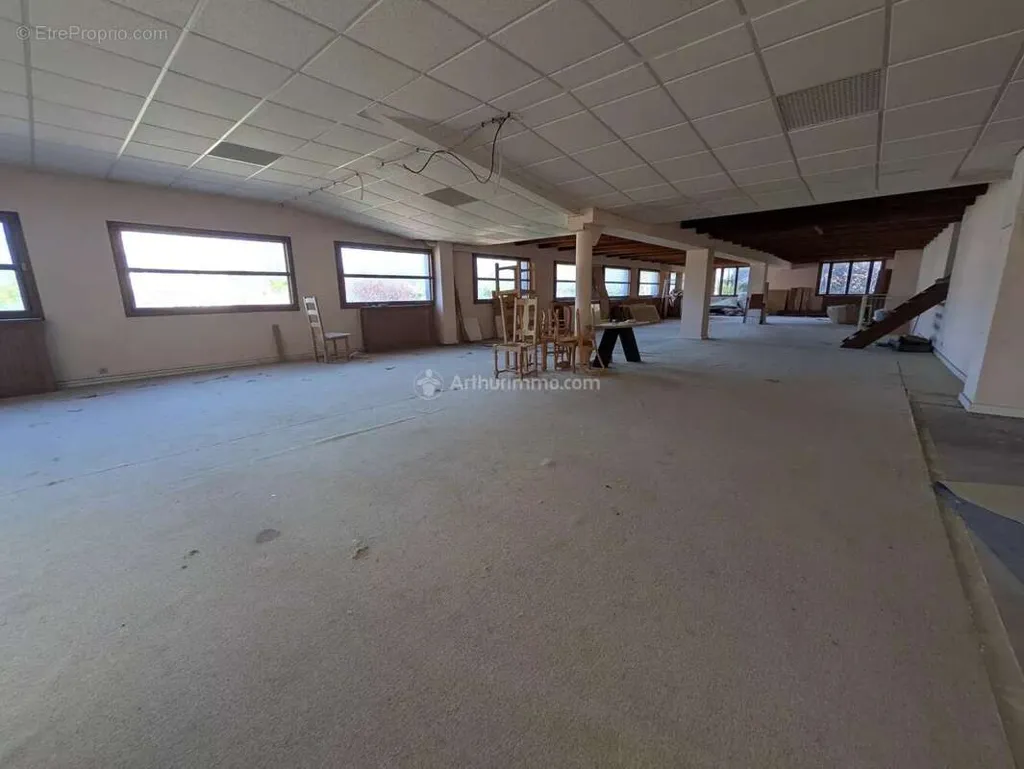 Ärihoone asukohas Liffol-Le-Grand