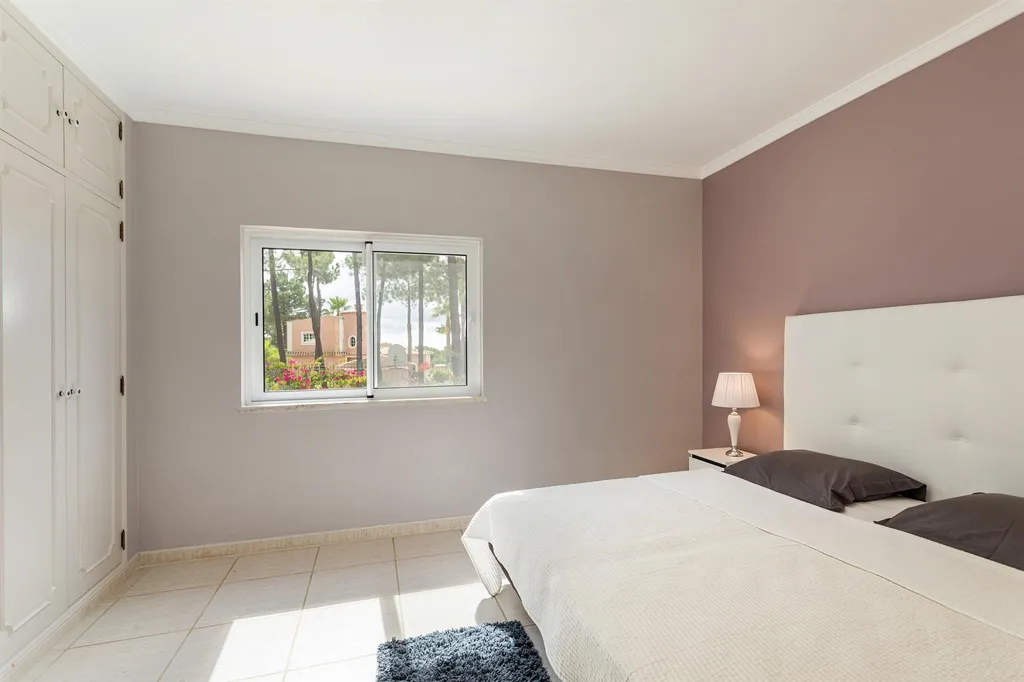 Bedrooms - Detached House with Pool in Loulé, Portugal
