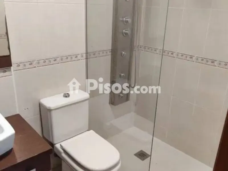 Vannitoad - Spacious 4-Bedroom Flat with Balcony in Ronda Sur
