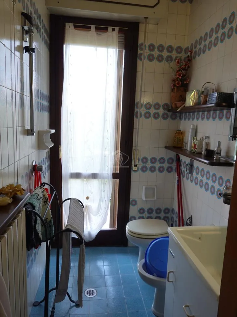 Salles de bain - Spacious Apartment with Balconies in Suzzara