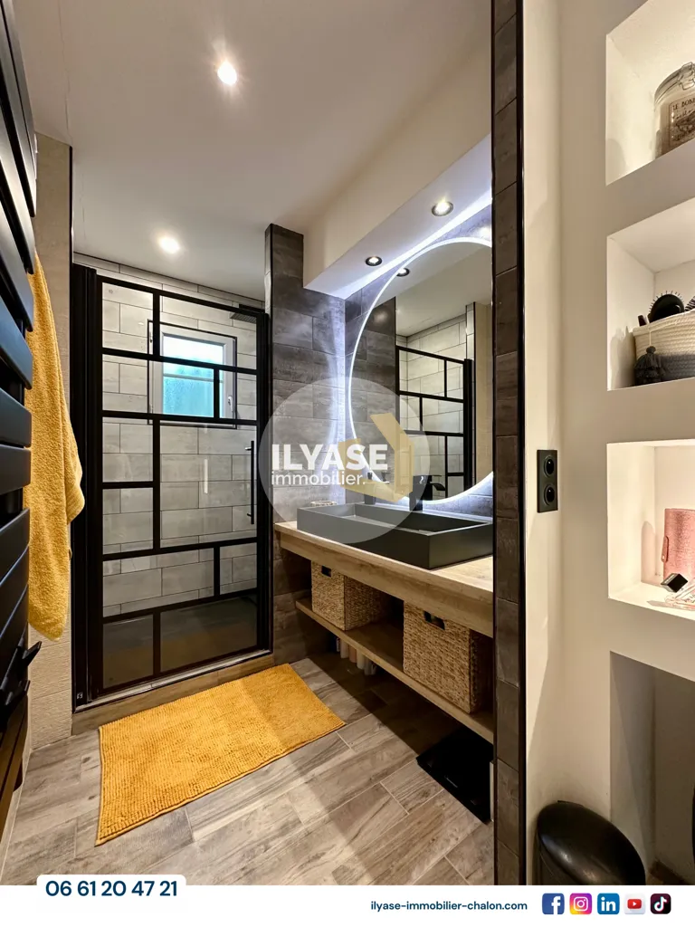 Salles de bain - Maison avec Piscine dans une Impasse Calme à Fragnes-La Loyère