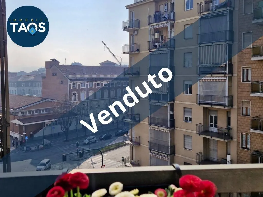 Balcon - Apartment with Three Exposures in Turin