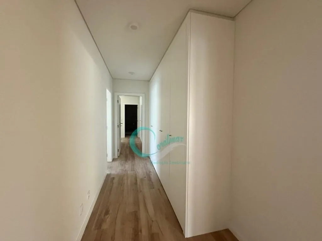 Esik - Luxury Apartment with Balcony in Almada