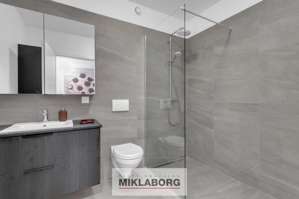 Bagni - Modern Apartment with Balcony in Hafnarfjörður