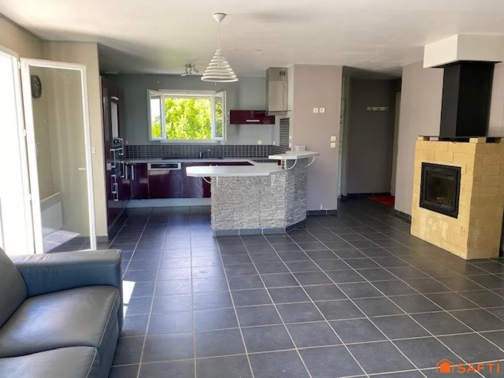 Cuisine - Maison avec Piscine et Vue Dégagée à Lanta