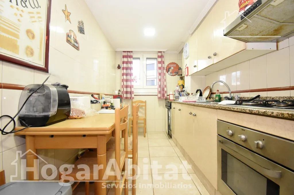 Cuisine - Spacious Corner Flat with Garden View in Castellón