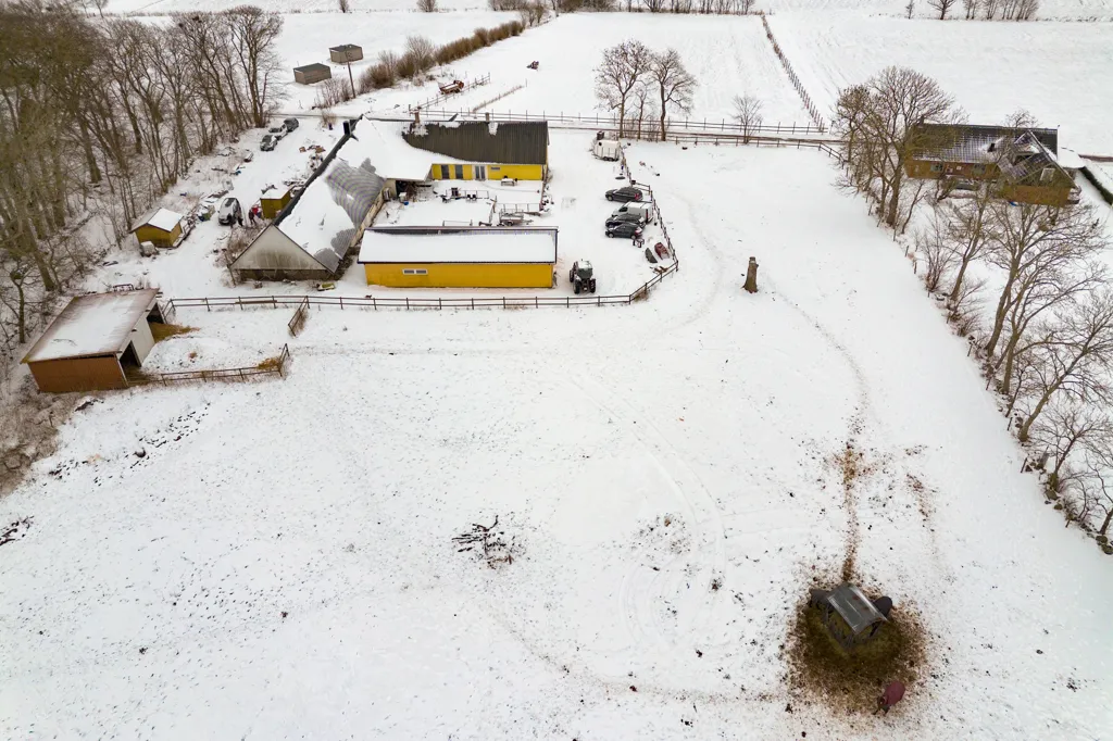 Vista aerea - Largely Undeveloped Farm with Stables in Stor