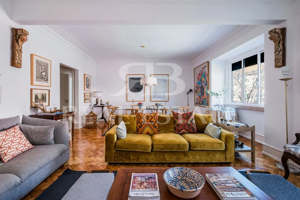 Living Room - Renovated Apartment with River View in Restelo