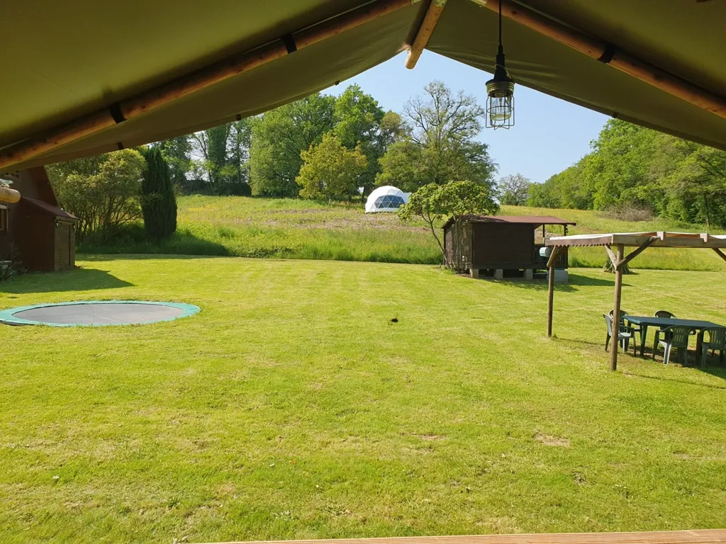 Jardin - Moulin Rénové avec Piscine et Terrain à la Campagne