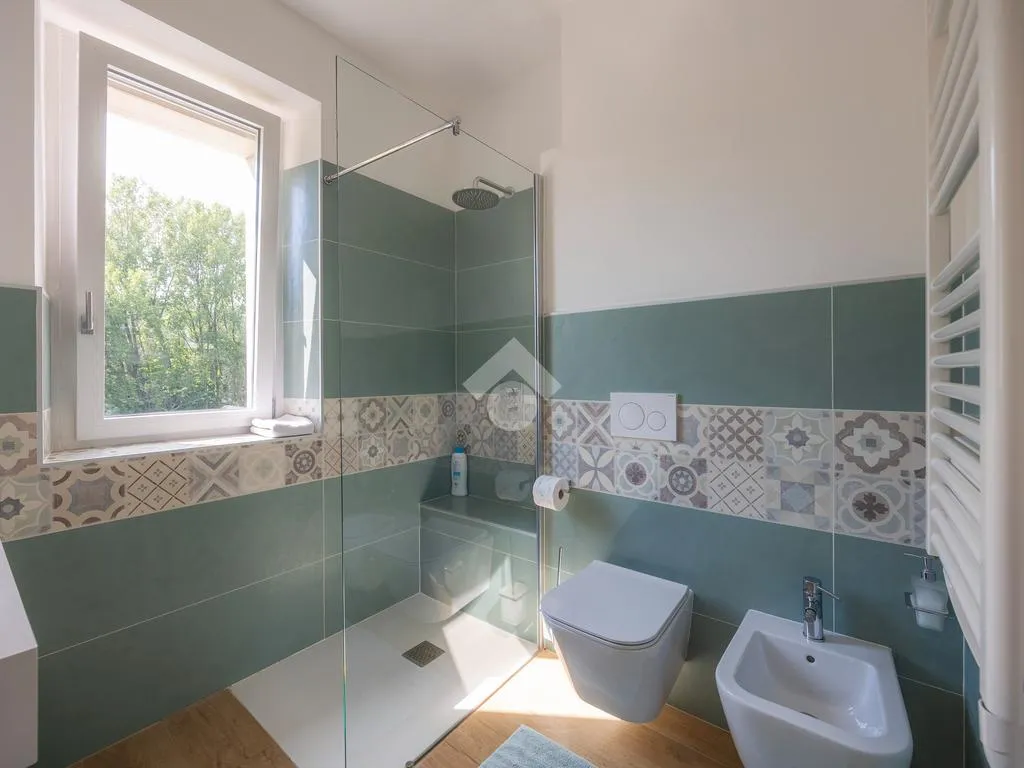 Bathrooms - Rustic House with River View near Verona