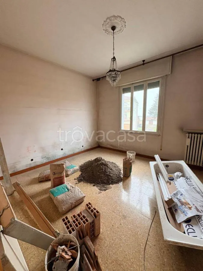 Living Room - Completely Refined Bifamiliar in Central Ferrara