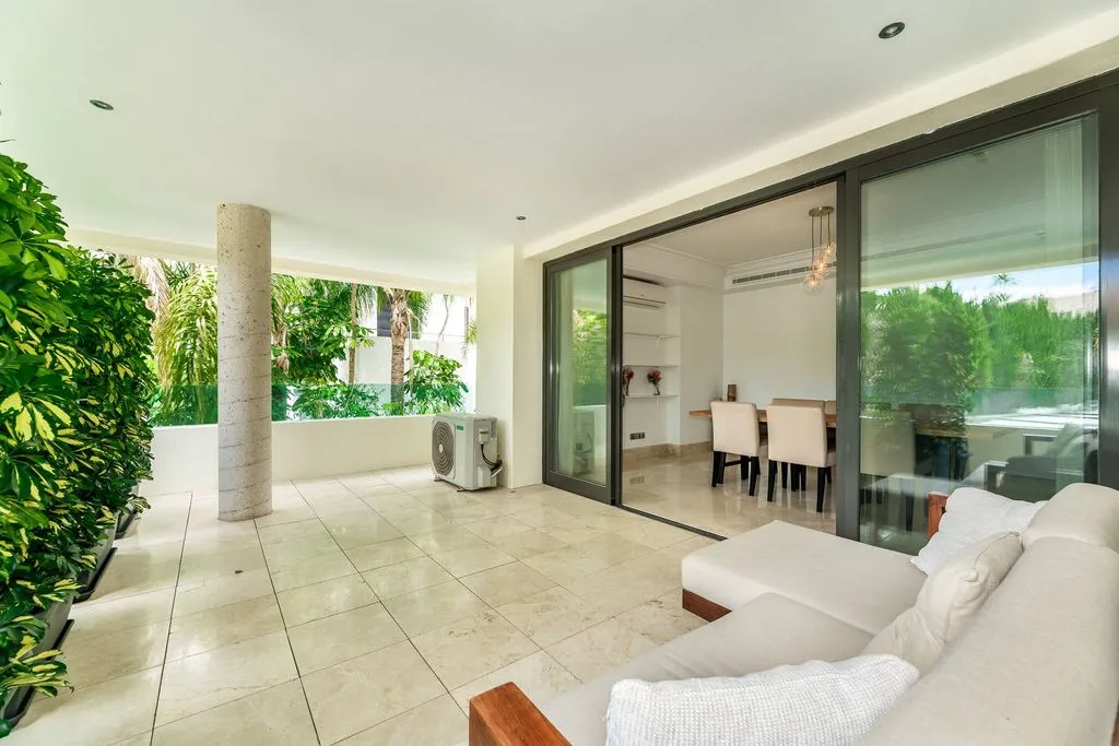 Terrass - Luxury Flat with Pool Views in Marbella East