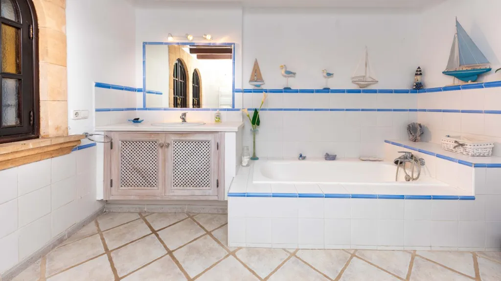 Bagni - Villa with Sea Views in Pollença