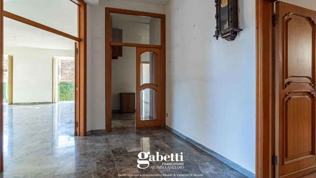 Esik - Historic Apartment with Balcony in Lanciano