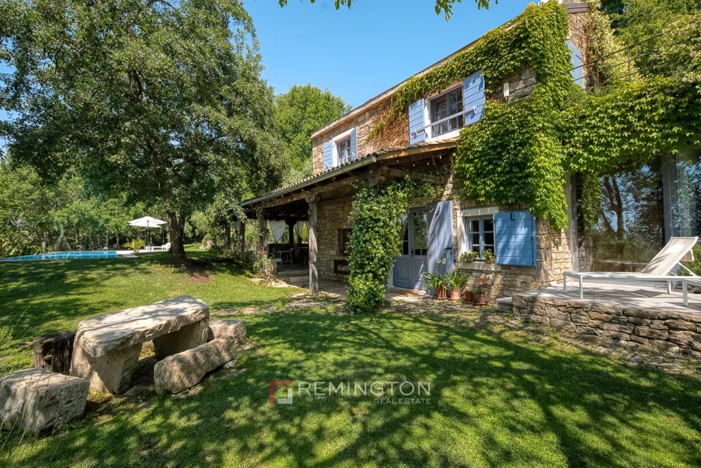 Välivaade - Villa with Extensive Building Land in Central Istria