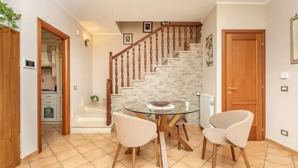 Salle à manger - Villa with Garden in Guidonia Montecelio