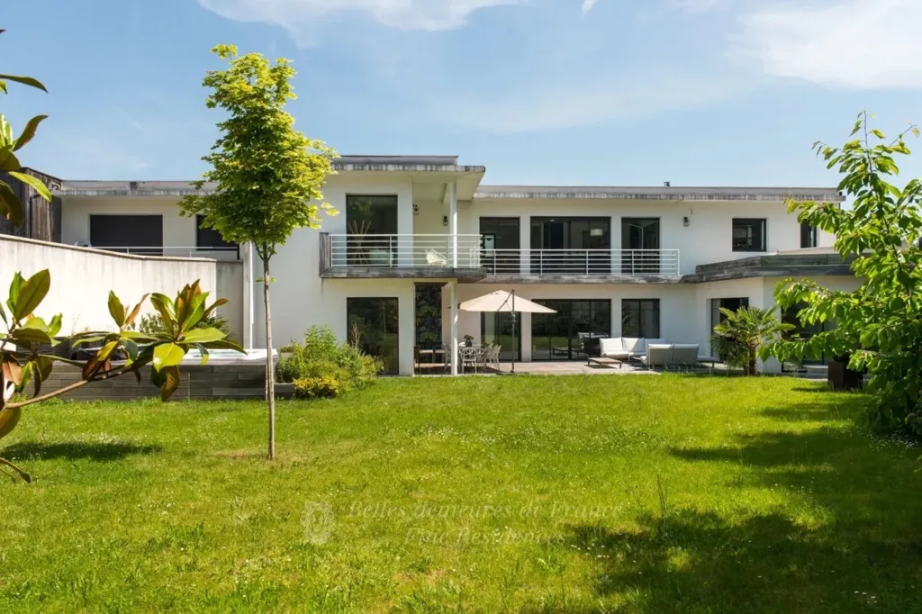 Jardin - Maison Contemporaine avec Piscine à Fontainebleau