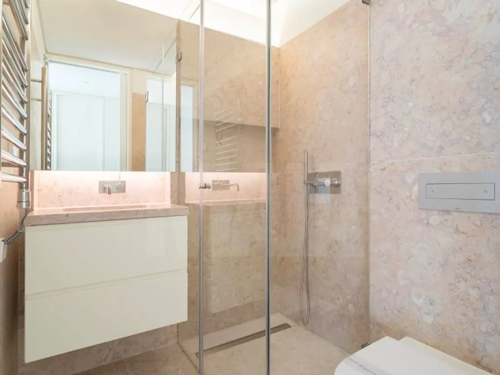 Vannitoad - Luxury Flat with Pool in Graca, Lisbon