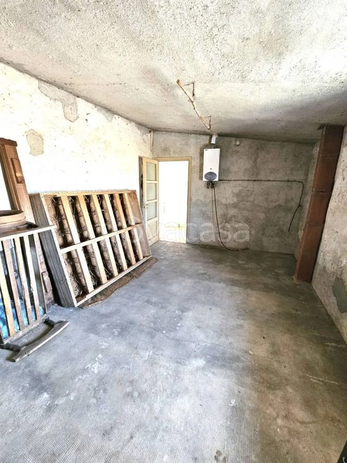 Garage - Rustic Farmhouse with Panoramic View in Bene Vagienna