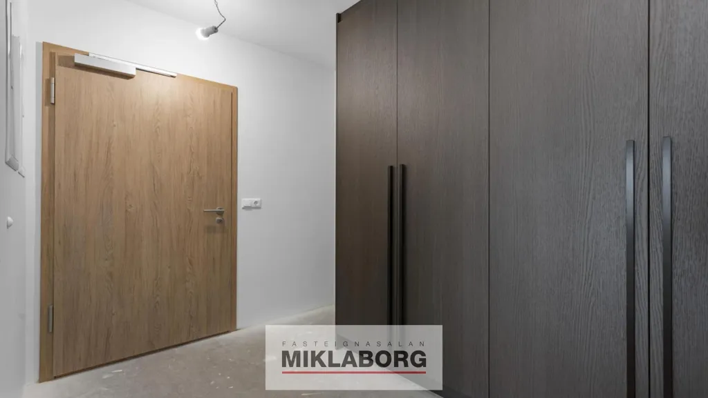 Entrée - Five-Storey Apartment with Balcony in Hafnarfjörður
