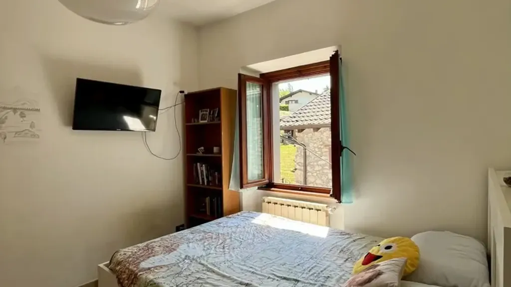Bedrooms - Independent House with Garden in Valle Intelvi