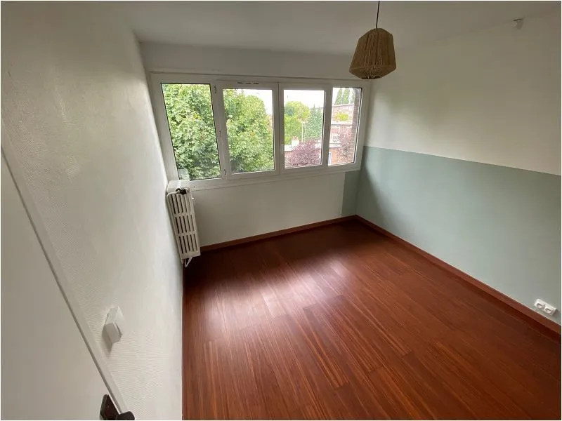 Pièces - Appartement Traversant avec Vue Dégagée à Tourcoing