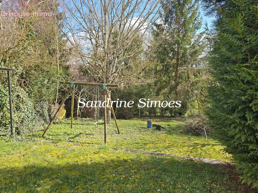 Jardin - Maison avec Terrain et Dépendances à Montmorillon