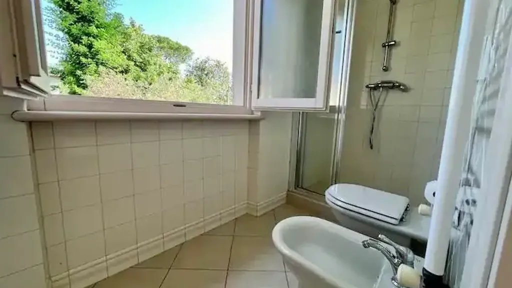 Salles de bain - Villa with Seafront Access in Forte dei Marmi