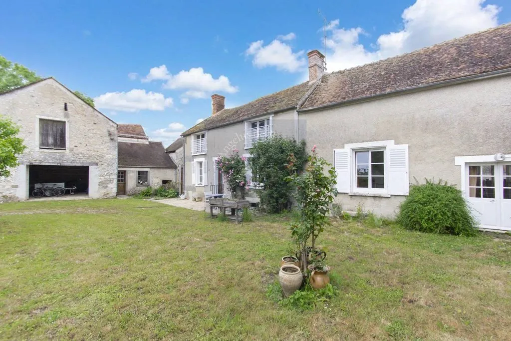 Aed - Farmhouse to Restore with Barns in Fontainebleau