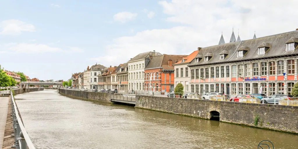 Bâtiment Mixte avec Vue sur la Schelde à Tournai