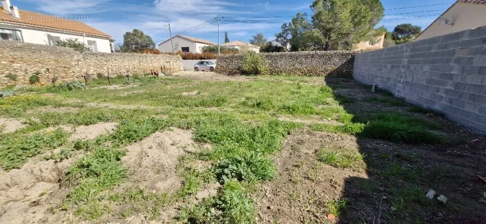 Aed - Buildable Plot with Garden in Moussan
