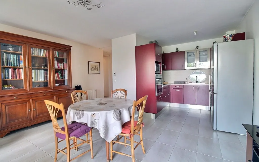 Söögituba - Traversant Apartment with Terrace in Savigny-sur-Orge