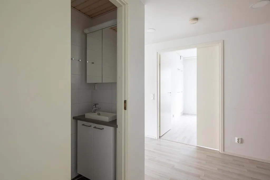 Esik - Spacious Apartment with Balcony in Suurpelto, Espoo