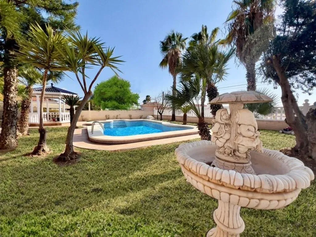 Bassein - Luxury Chalet with Pool in San Vicent del Raspeig